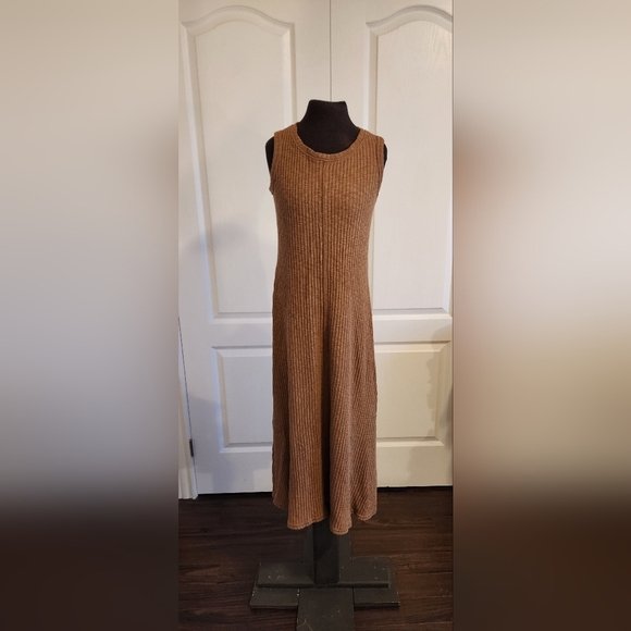 Everlane Dresses & Skirts - Everlane Tan Color Dress Size XS